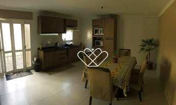 Imagem 5: Casa espaçosa com excelente área e integração de ambientes em bairro estratégico