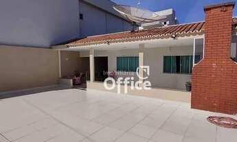 Imagem 2: Sobrado com 3 dormitórios à venda, 306 m² por R$ 670.000,00 - Setor Central - Anápolis/GO