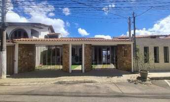 Imagem: Casa com Vista Panorâmica e Piscina em