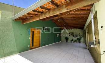 Imagem 2: Casa padrão de 3 dormitórios com piscina e energia solar no Jardim de Cresci, São Carlos