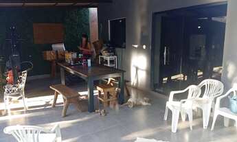 Imagem 2: Excelente casa com varanda espaçosa