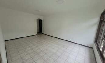 Imagem: Casa à venda/ aluguel com 6 quartos em