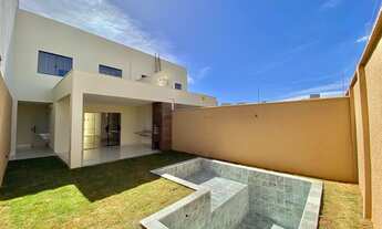 Imagem 2: Sobrado com piscina e quintal à venda