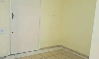 Imagem 3: Quarto semimobiliado no centro, livre de custos, $ 700,00