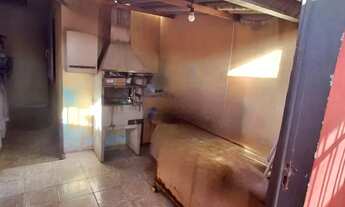 Imagem 2: Casa com Edícula Independente em Terreno de 203m² Ideal para Moradia e Renda Extra