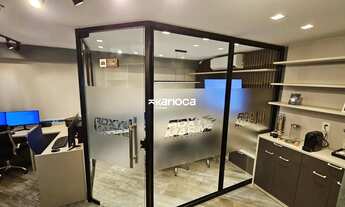 Imagem 4: Sala Comercial Mobiliada de 65m² com 3 Banheiros, Sala de Reunião de Vidro, Copa e Vaga