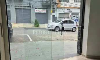 Imagem 4: Salão comercial de esquina com area total de aprox. 50m², 2 banheiros e 01 copa