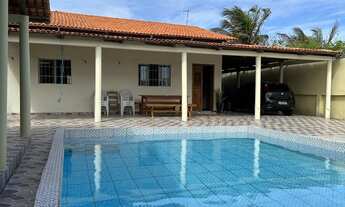 Imagem: Casa com piscina na praia