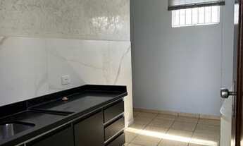 Imagem 3: Casa fundos dois cômodos, banheiro e espaço de lavanderia