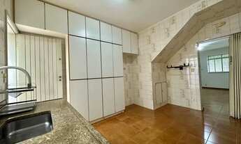 Imagem 4: Sobrado de rua na Mooca com 2 dormitórios e próximo ao transporte público e comércios da r