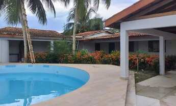 Imagem: Casa com piscina e campinho de futebol/vôlei