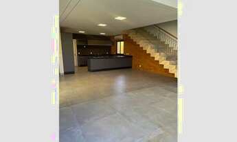 Imagem 2: Aluguel de Sobrado em Condomínio Fechado no Alphaville I - Viva com Conforto e Lazer