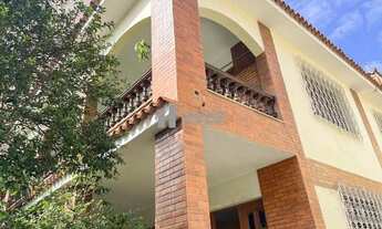 Imagem: Casa tiplex com 6 quartos, churrasqueira