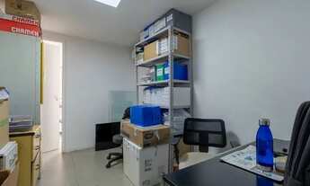 Imagem 4: Sala comercial de 196m² com 4 banheiros e 2 vagas de garagem no Jardim Paulistano, SP