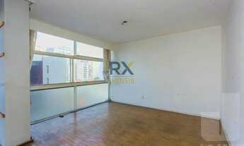 Imagem 2: Apartamento com vista livre, janelão chão ao teto, pé direto alto com muita luz solar!