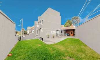 Imagem: Sobrado com 4 quartos e amplo quintal à