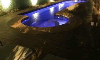 Imagem 5: Casa para aluguel e venda possui 450 metros quadrados com 4 quartos.