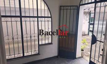 Imagem: Casa duplex, Centro de Terreno, 274m²