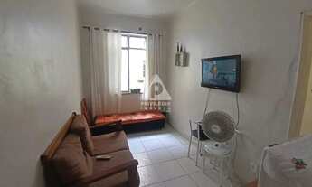 Imagem 2: Maravilhoso quarto e sala em Copacabana muito bem localizado