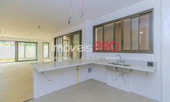 Imagem 7: Linda casa em Condomínio com piscina privativa e elevador