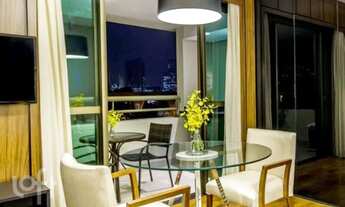 Imagem 2: Flat/Condo Hotel com 60 m², 2 dormitórios(1 suíte), varanda, 2 banheiros