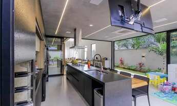 Imagem 2: Casa de condomínio sobrado para aluguel possui 284 metros quadrados com 4 quartos