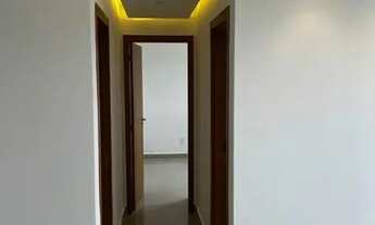 Imagem 3: Aptº com varanda, sala, cozinha, área de serviço e banheiro social