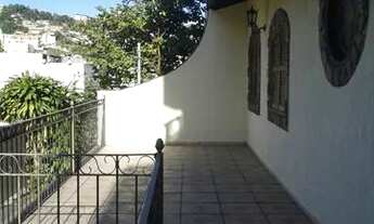 Imagem 3: Casa tipo sobrado no Bairú com três quartos