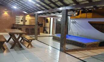 Imagem 2: Casa para temporada com piscina em Piúma/ES
