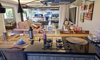 Imagem 6: CASA 100% MOBILIADA EM BURAQUINHO, 4 SUÍTES, PISCINA PRIVATIVA E 2 VAGAS DE GARAGEM