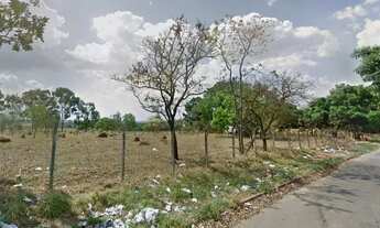 Imagem: Área Entre Duas Ruas Perto da Saída para