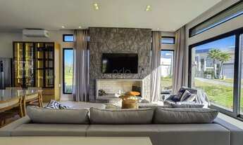 Imagem 3: Casa fundos área verde mobiliada e decorada com 04 suítes e piscina á venda - Condomínio R