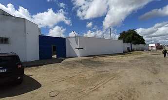 Imagem 2: Galpão logístico estruturado com doca ás margens da avenida de contorno - Feira de Santana