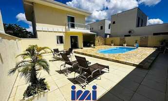 Imagem: Sobrado com área de lazer perto do mar