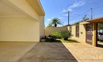 Imagem 5: CASA ELEGANTE COM SUÍTES E ESPAÇO GOURMET EM BAIRRO NOBRE