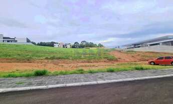 Imagem: Terreno no condomínio Beverly Hills, em