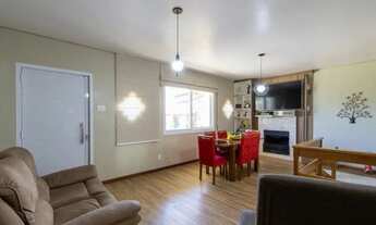 Imagem 7: Sobrado à venda no Bairro Medianeira, reformado, 3 quartos, lareira, churrasqueira, 3 vaga