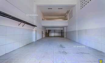 Imagem 3: Loja para locação com mezanino e amplo espaço na Av. Pontes Vieira