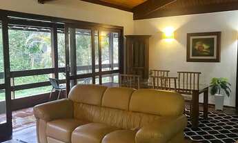 Imagem 3: Casa de condomínio para venda possui 280 metros quadrados com 5 quartos