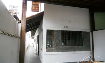 Imagem 2: Casa Geminada na Guilhermina, 3 Dormitórios, 2 Vagas, Quintal, Só na Imobiliária em Praia