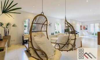 Imagem 7: Casa de Alto Padrão em Condomínio de 4 Dormitórios (533,45m²), 4 Suítes, 5 Vagas. Bairro n