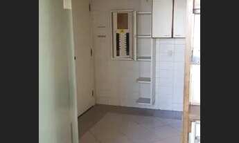 Imagem 3: São 4 quartos = 2 suítes (1 com closet e varanda) + 2 quartos para um banheiro