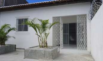 Imagem 2: Casa para venda possui 200 metros quadrados com 3 quartos em Rio Doce - Olinda - PE