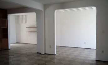 Imagem 7: 7quartos, 3 salões, 5 wc, varandas, amplo jardim e quintal