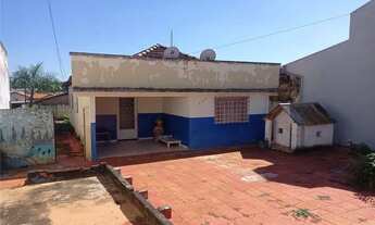 Imagem 3: Casa À venda no bairro Vila Giovanetti contendo: Sala Cozinha Dois dormitórios sendo u