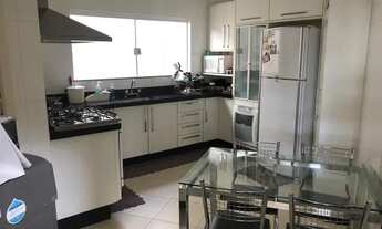 Imagem 4: Linda Casa em condomínio de Alto Padrão com Piscina e espaço Gourmet