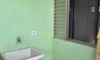 Imagem 2: Casa fundos dois cômodos, banheiro e espaço de lavanderia