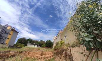 Imagem 2: Amplo terreno no CENTRO, já com projeto de casa APROVADO