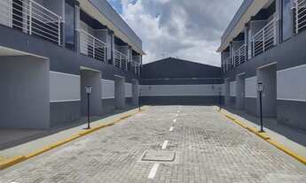 Imagem: Sobrado à venda no bairro Jundiapeba