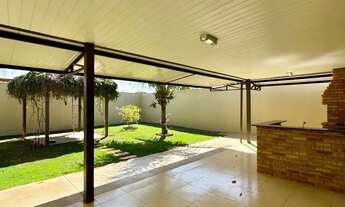 Imagem 4: CASA ELEGANTE COM SUÍTES E ESPAÇO GOURMET EM BAIRRO NOBRE